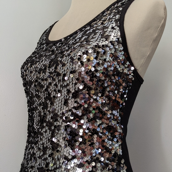 Lipstick Silver & Black Sequined Sleeveless Top - Picture 2 of 10